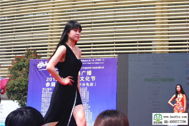 2015年春季汽車(chē)文化節(jié)香車(chē)美女中心展臺(tái)車(chē)模展示