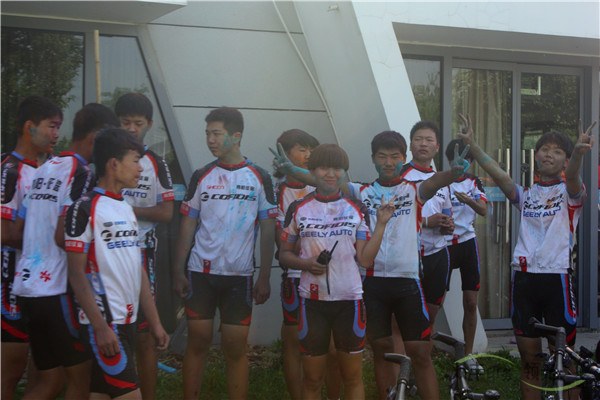 征途戶(hù)外全員參加南陽(yáng)市彩虹跑