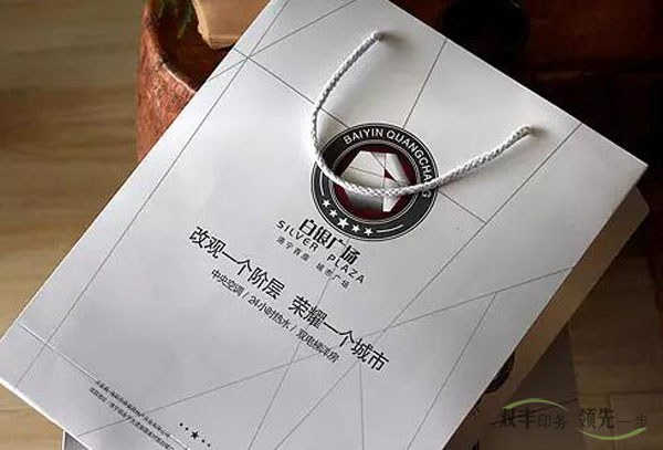 常用手提袋印刷材質(zhì)的優(yōu)缺點(diǎn)？