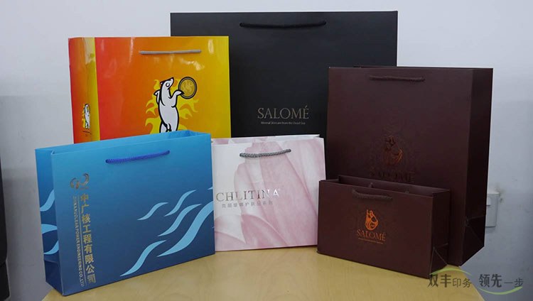 	手提袋印刷作為企業(yè)宣傳，品牌擴大影響力的一個重要媒介，每個企業(yè)的營銷部都非常熟悉，一年要都要制作很多批次，每次活動，促銷都要制作，在南陽，哪家手提袋印刷專業(yè)呢？