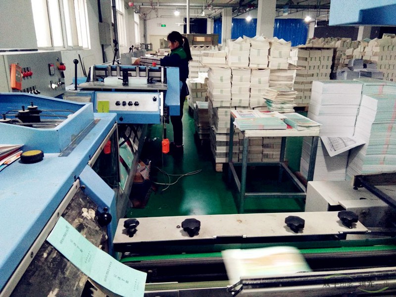 雙豐印務(wù)膠訂龍書(shū)刊裝訂中3